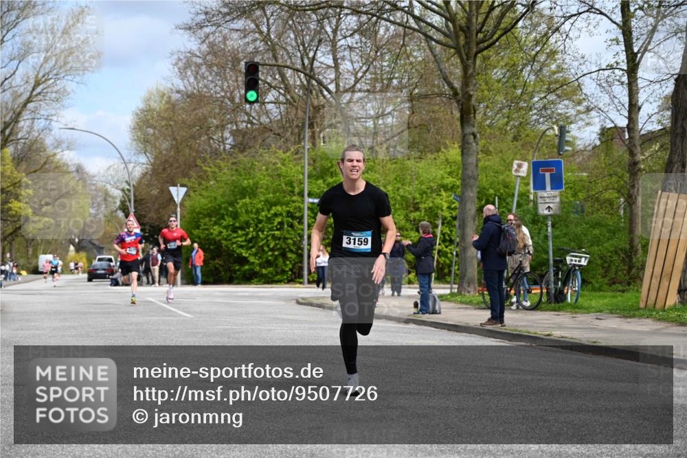 12.04.2026 - 45. Internationalen Wilhelmsburger Insellauf J. Mangold http://msf.ph/oto/9507726 12.04.2026 12:48:28 Ziel 3159, 4677, 4240, 4893, 4893, 3947, 5648, 4876 meine-sportfotos.de