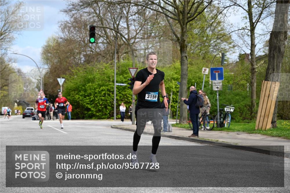 12.04.2026 - 45. Internationalen Wilhelmsburger Insellauf J. Mangold http://msf.ph/oto/9507728 12.04.2026 12:48:28 Ziel 3159, 4677, 4240, 4893, 4893, 3947, 5648, 4876 meine-sportfotos.de