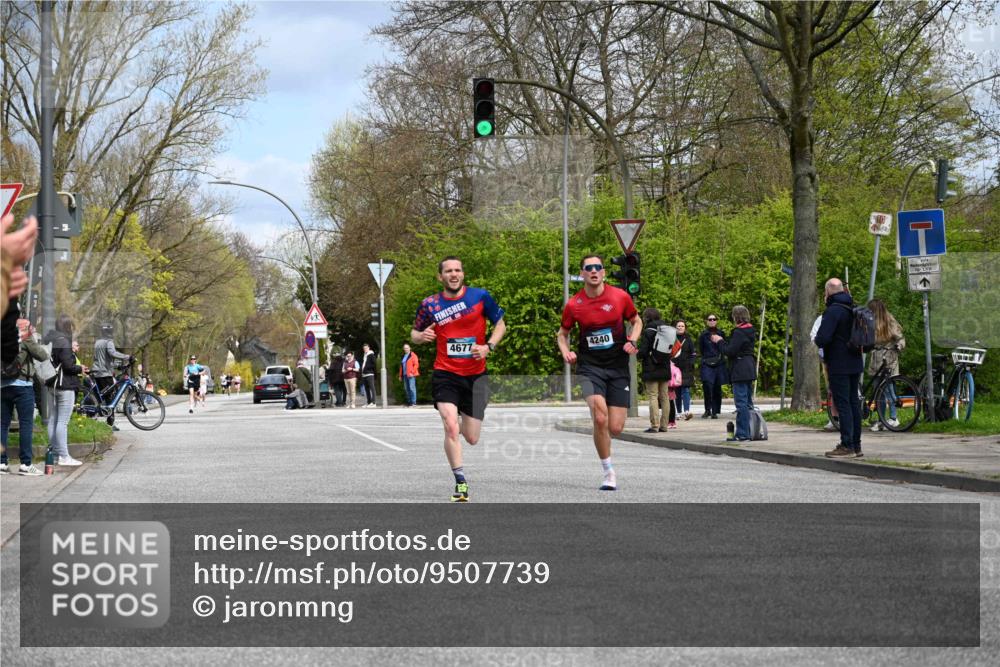 12.04.2026 - 45. Internationalen Wilhelmsburger Insellauf J. Mangold http://msf.ph/oto/9507739 12.04.2026 12:48:31 Ziel 3159, 4677, 4240, 4893, 3947, 5648, 4876, 2378, 5625 meine-sportfotos.de