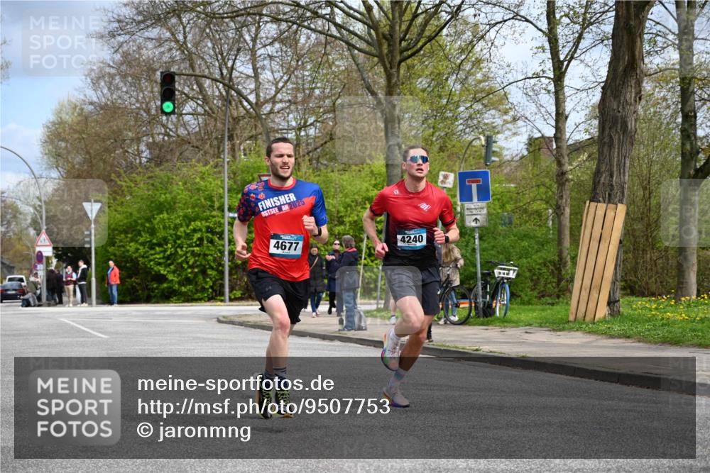 12.04.2026 - 45. Internationalen Wilhelmsburger Insellauf J. Mangold http://msf.ph/oto/9507753 12.04.2026 12:48:32 Ziel 3159, 4677, 4240, 4893, 3947, 5648, 4876, 2378, 5625 meine-sportfotos.de