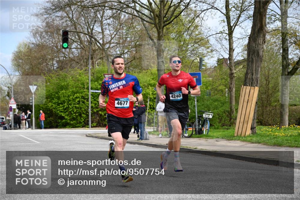 12.04.2026 - 45. Internationalen Wilhelmsburger Insellauf J. Mangold http://msf.ph/oto/9507754 12.04.2026 12:48:32 Ziel 3159, 4677, 4240, 4893, 3947, 5648, 4876, 2378, 5625 meine-sportfotos.de