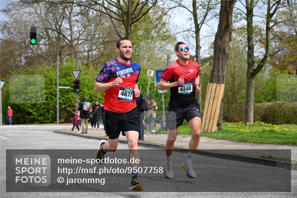 12.04.2026 - 45. Internationalen Wilhelmsburger Insellauf J. Mangold http://msf.ph/oto/9507758 12.04.2026 12:48:33 Ziel 3159, 4677, 4240, 4893, 3947, 3947, 5648, 4876, 2378, 5625 meine-sportfotos.de