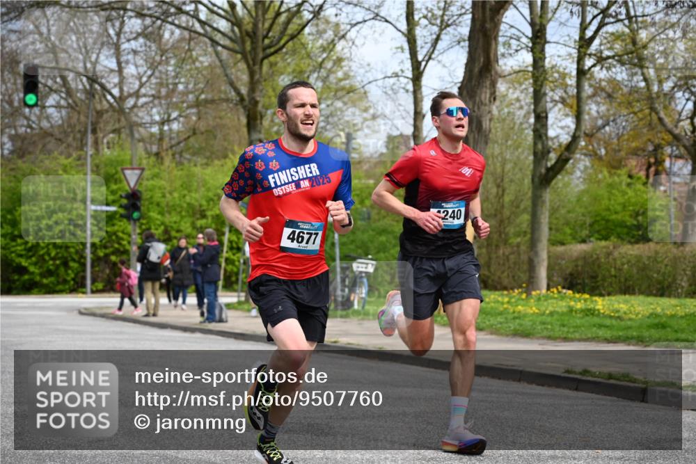 12.04.2026 - 45. Internationalen Wilhelmsburger Insellauf J. Mangold http://msf.ph/oto/9507760 12.04.2026 12:48:33 Ziel 3159, 4677, 4240, 4893, 3947, 3947, 5648, 4876, 2378, 5625 meine-sportfotos.de