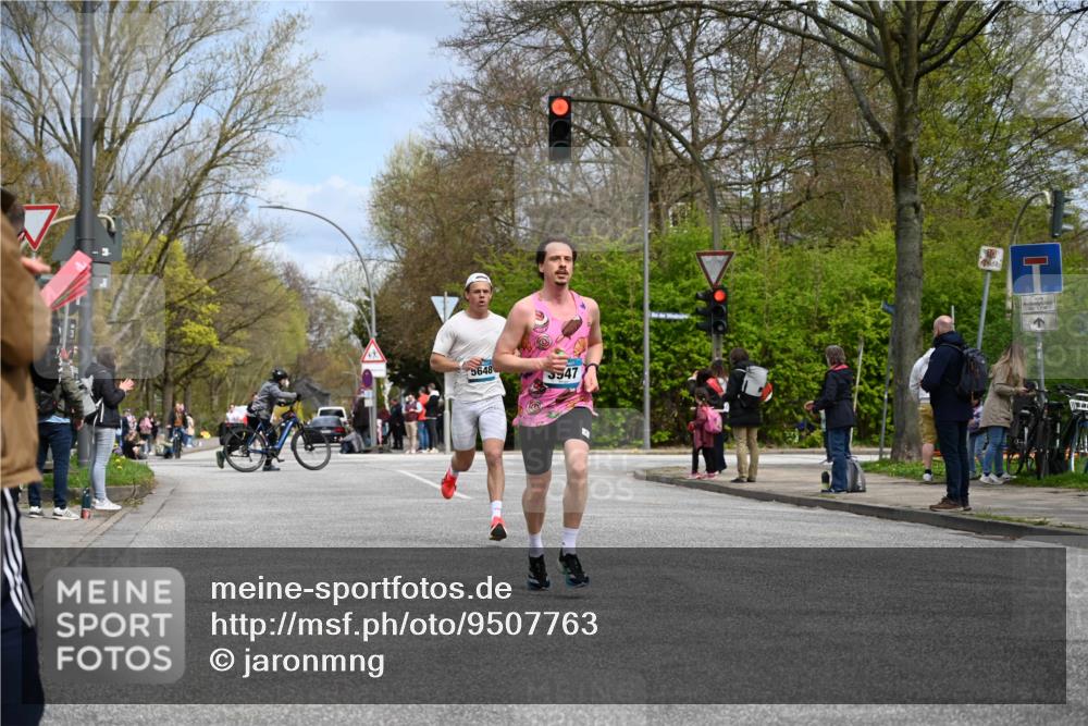 12.04.2026 - 45. Internationalen Wilhelmsburger Insellauf J. Mangold http://msf.ph/oto/9507763 12.04.2026 12:48:48 Ziel 4893, 3947, 5648, 4876, 2378, 5625, 5711, 5566, 3816 meine-sportfotos.de