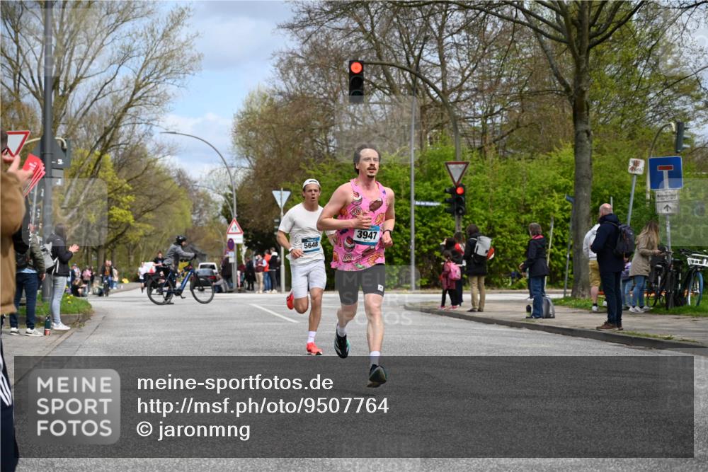 12.04.2026 - 45. Internationalen Wilhelmsburger Insellauf J. Mangold http://msf.ph/oto/9507764 12.04.2026 12:48:48 Ziel 4893, 3947, 5648, 4876, 2378, 5625, 5711, 5566, 3816 meine-sportfotos.de