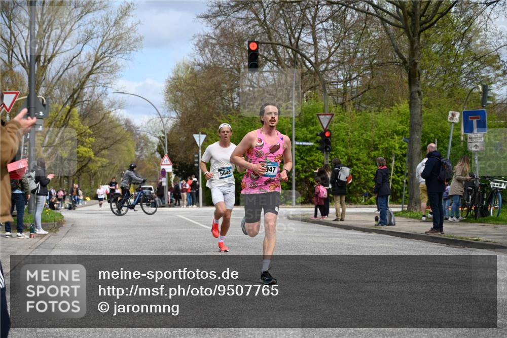 12.04.2026 - 45. Internationalen Wilhelmsburger Insellauf J. Mangold http://msf.ph/oto/9507765 12.04.2026 12:48:48 Ziel 4893, 3947, 5648, 4876, 2378, 5625, 5711, 5566, 3816 meine-sportfotos.de