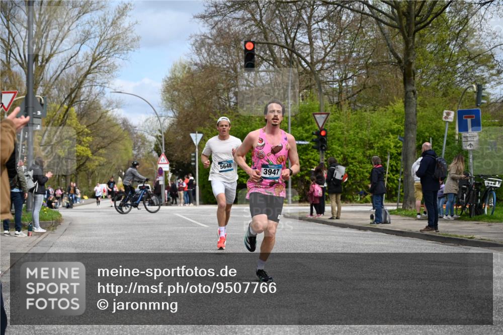 12.04.2026 - 45. Internationalen Wilhelmsburger Insellauf J. Mangold http://msf.ph/oto/9507766 12.04.2026 12:48:48 Ziel 4893, 3947, 5648, 4876, 2378, 5625, 5711, 5566, 3816 meine-sportfotos.de