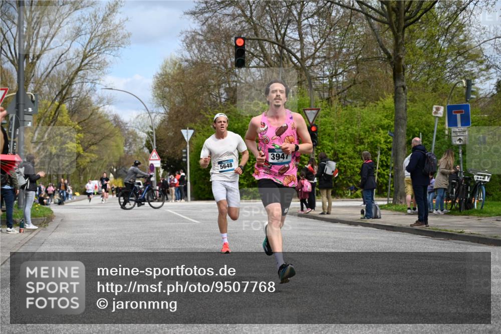 12.04.2026 - 45. Internationalen Wilhelmsburger Insellauf J. Mangold http://msf.ph/oto/9507768 12.04.2026 12:48:48 Ziel 4893, 3947, 5648, 4876, 2378, 5625, 5711, 5566, 3816 meine-sportfotos.de
