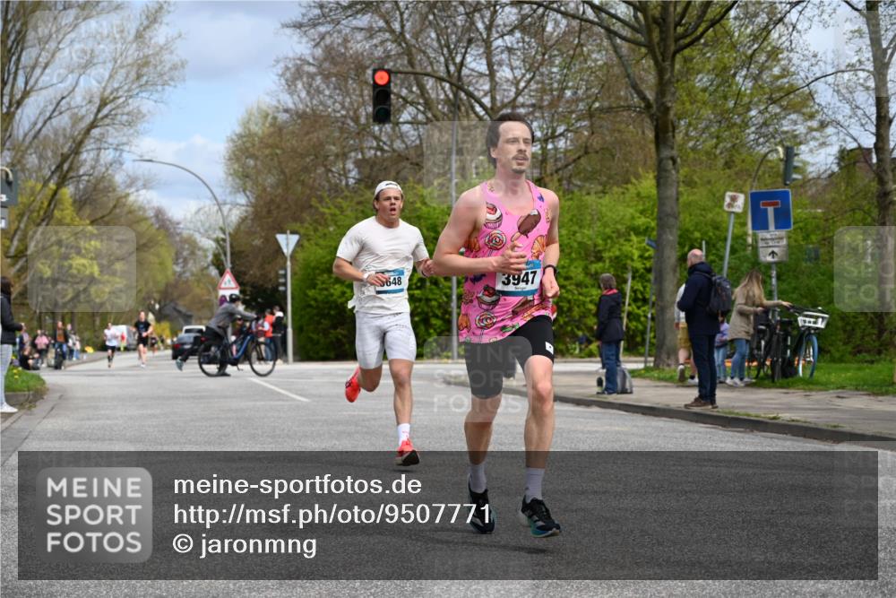 12.04.2026 - 45. Internationalen Wilhelmsburger Insellauf J. Mangold http://msf.ph/oto/9507771 12.04.2026 12:48:48 Ziel 4893, 3947, 5648, 4876, 2378, 5625, 5711, 5566, 3816 meine-sportfotos.de