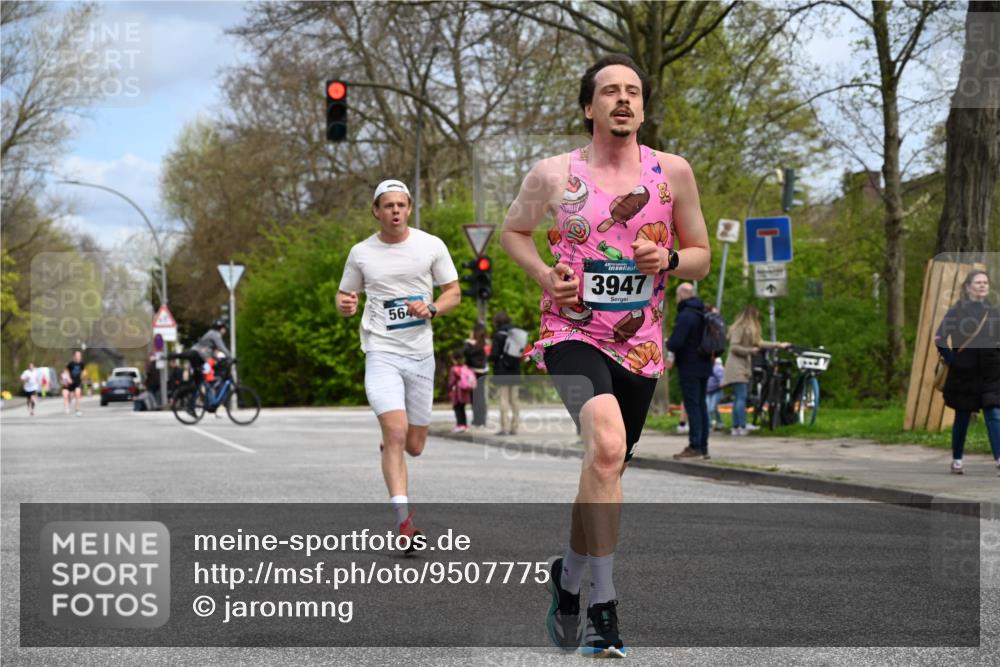 12.04.2026 - 45. Internationalen Wilhelmsburger Insellauf J. Mangold http://msf.ph/oto/9507775 12.04.2026 12:48:49 Ziel 4893, 3947, 5648, 4876, 2378, 5625, 5711, 5566, 3816 meine-sportfotos.de