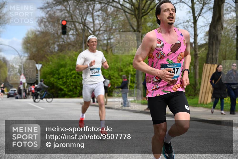 12.04.2026 - 45. Internationalen Wilhelmsburger Insellauf J. Mangold http://msf.ph/oto/9507778 12.04.2026 12:48:49 Ziel 4893, 3947, 5648, 4876, 2378, 5625, 5711, 5566, 3816 meine-sportfotos.de
