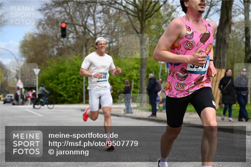 12.04.2026 - 45. Internationalen Wilhelmsburger Insellauf J. Mangold http://msf.ph/oto/9507779 12.04.2026 12:48:49 Ziel 4893, 3947, 5648, 4876, 2378, 5625, 5711, 5566, 3816 meine-sportfotos.de