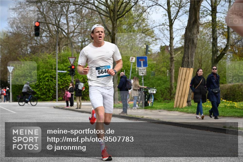 12.04.2026 - 45. Internationalen Wilhelmsburger Insellauf J. Mangold http://msf.ph/oto/9507783 12.04.2026 12:48:49 Ziel 4893, 3947, 5648, 4876, 2378, 5625, 5711, 5566, 3816 meine-sportfotos.de