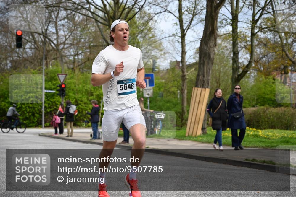 12.04.2026 - 45. Internationalen Wilhelmsburger Insellauf J. Mangold http://msf.ph/oto/9507785 12.04.2026 12:48:50 Ziel 4893, 3947, 5648, 4876, 4876, 2378, 5625, 5711, 5566, 3816 meine-sportfotos.de