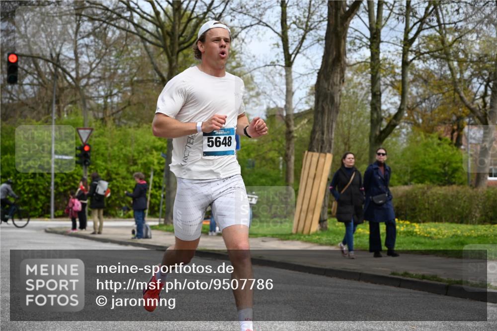 12.04.2026 - 45. Internationalen Wilhelmsburger Insellauf J. Mangold http://msf.ph/oto/9507786 12.04.2026 12:48:50 Ziel 4893, 3947, 5648, 4876, 4876, 2378, 5625, 5711, 5566, 3816 meine-sportfotos.de