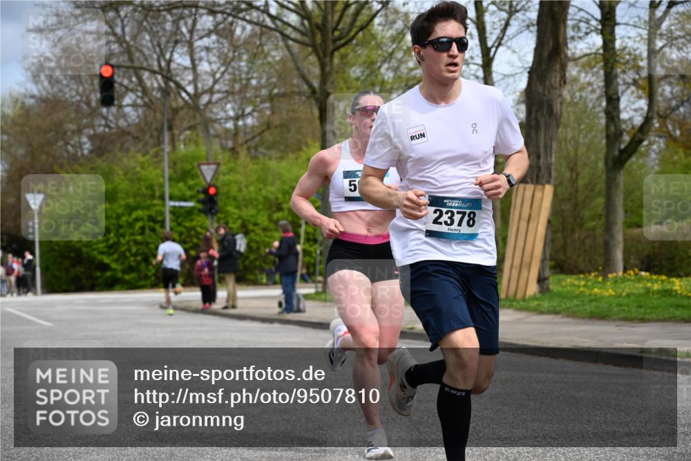 12.04.2026 - 45. Internationalen Wilhelmsburger Insellauf J. Mangold http://msf.ph/oto/9507810 12.04.2026 12:49:04 Ziel 4876, 2378, 5625, 5711, 5711, 5566, 3816, 5335, 3612, 2403, 3612, 2403, 5793 meine-sportfotos.de
