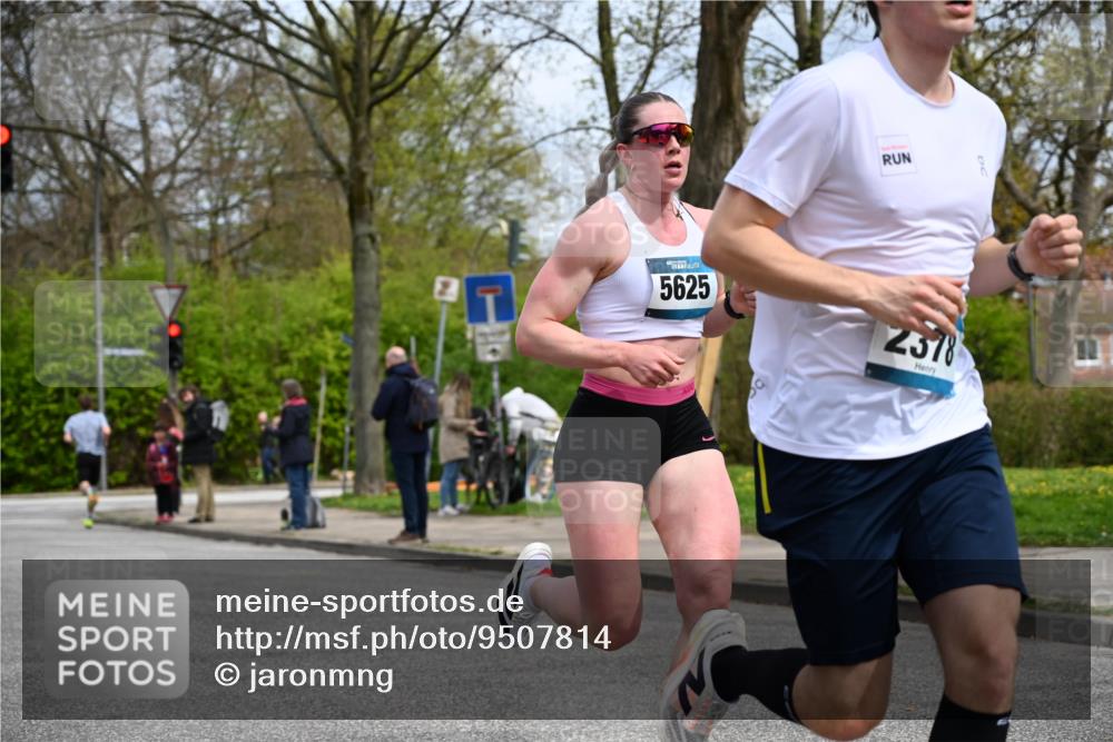 12.04.2026 - 45. Internationalen Wilhelmsburger Insellauf J. Mangold http://msf.ph/oto/9507814 12.04.2026 12:49:04 Ziel 4876, 2378, 5625, 5711, 5711, 5566, 3816, 5335, 3612, 2403, 3612, 2403, 5793 meine-sportfotos.de