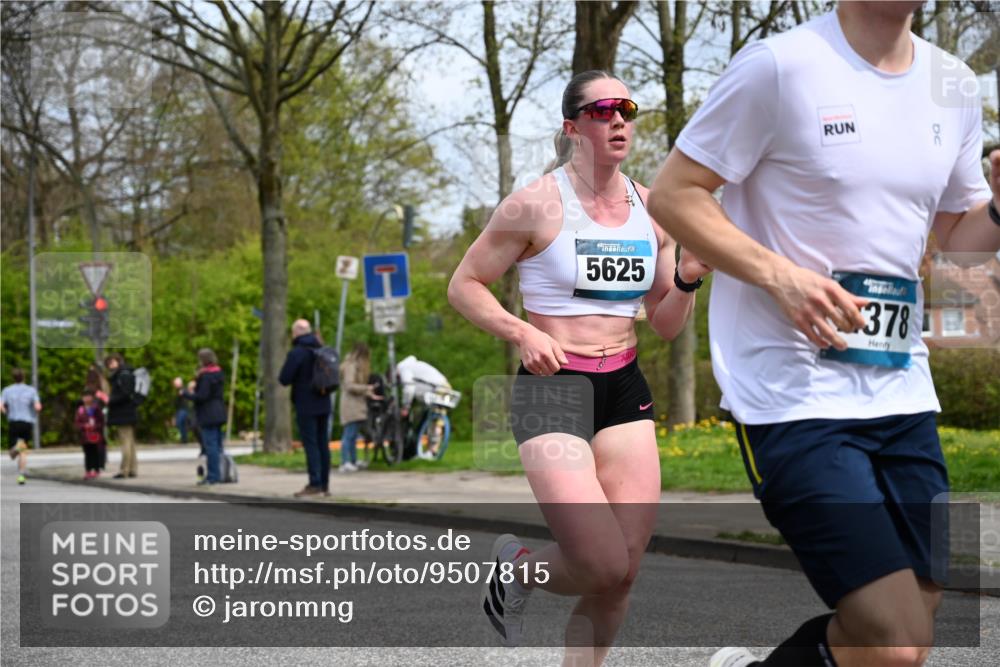 12.04.2026 - 45. Internationalen Wilhelmsburger Insellauf J. Mangold http://msf.ph/oto/9507815 12.04.2026 12:49:04 Ziel 4876, 2378, 5625, 5711, 5711, 5566, 3816, 5335, 3612, 2403, 3612, 2403, 5793 meine-sportfotos.de