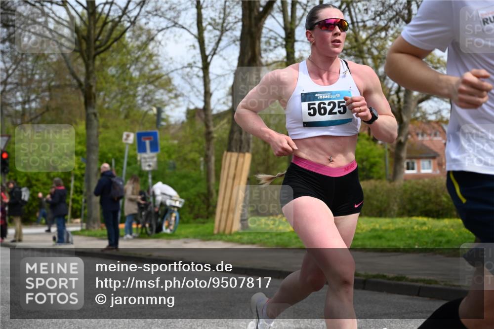 12.04.2026 - 45. Internationalen Wilhelmsburger Insellauf J. Mangold http://msf.ph/oto/9507817 12.04.2026 12:49:04 Ziel 4876, 2378, 5625, 5711, 5711, 5566, 3816, 5335, 3612, 2403, 3612, 2403, 5793 meine-sportfotos.de