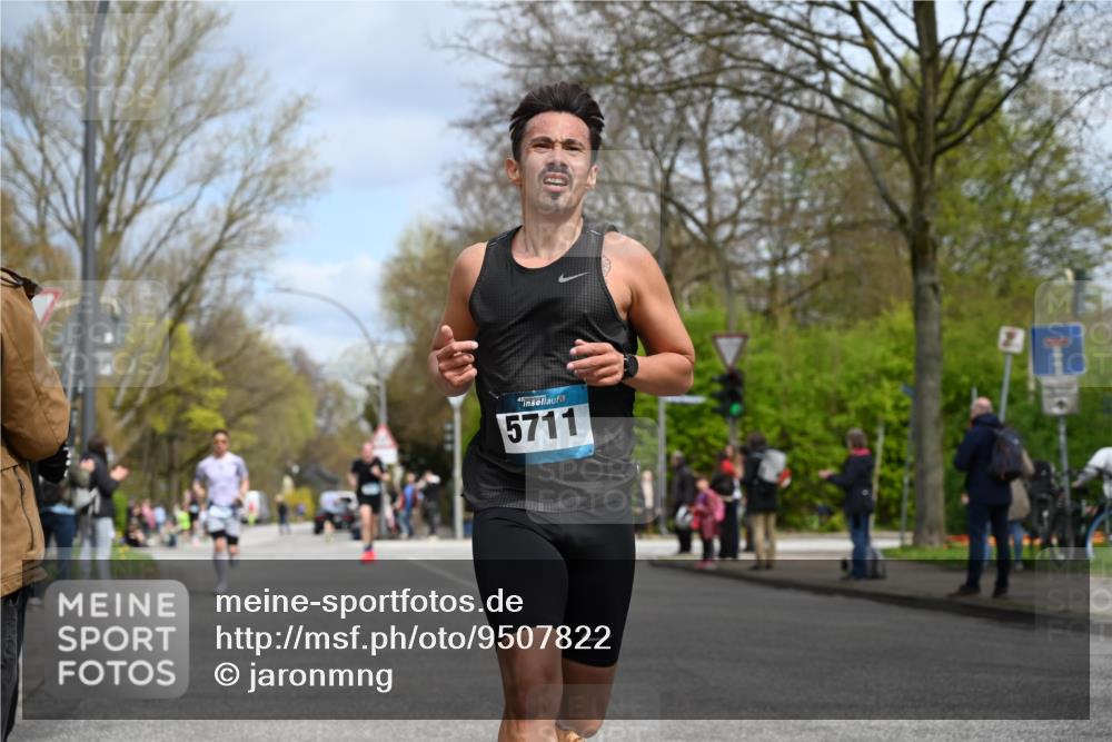 12.04.2026 - 45. Internationalen Wilhelmsburger Insellauf J. Mangold http://msf.ph/oto/9507822 12.04.2026 12:49:15 Ziel 4876, 2378, 5625, 5711, 5566, 3816, 5335, 5335, 3612, 2403, 5793 meine-sportfotos.de
