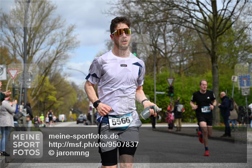 12.04.2026 - 45. Internationalen Wilhelmsburger Insellauf J. Mangold http://msf.ph/oto/9507837 12.04.2026 12:49:20 Ziel 5711, 5566, 3816, 5335, 3612, 2403, 5793, 5793, 5527, 4505, 5146 meine-sportfotos.de