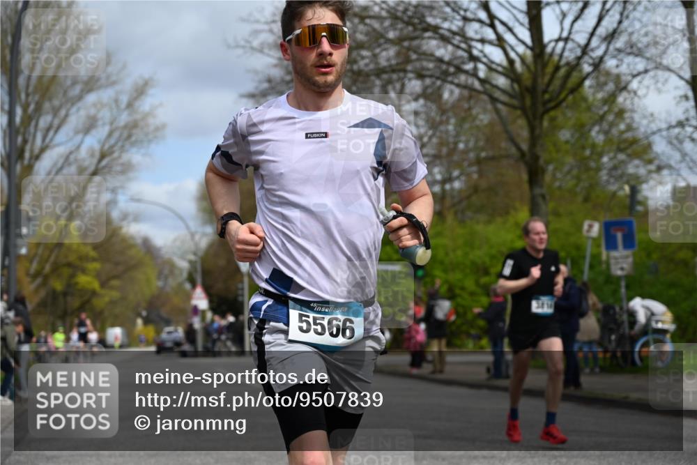 12.04.2026 - 45. Internationalen Wilhelmsburger Insellauf J. Mangold http://msf.ph/oto/9507839 12.04.2026 12:49:20 Ziel 5711, 5566, 3816, 5335, 3612, 2403, 5793, 5793, 5527, 4505, 5146 meine-sportfotos.de