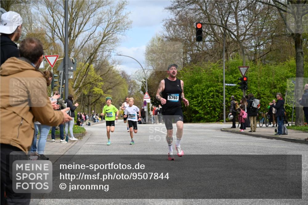 12.04.2026 - 45. Internationalen Wilhelmsburger Insellauf J. Mangold http://msf.ph/oto/9507844 12.04.2026 12:49:28 Ziel 5711, 5566, 3816, 5335, 3612, 2403, 5793, 5527, 4505, 5146 meine-sportfotos.de