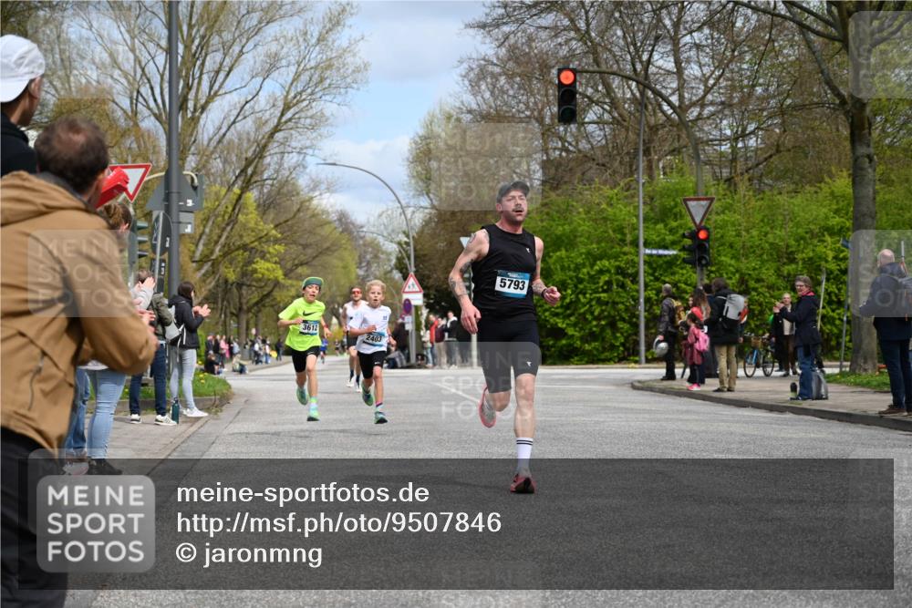 12.04.2026 - 45. Internationalen Wilhelmsburger Insellauf J. Mangold http://msf.ph/oto/9507846 12.04.2026 12:49:29 Ziel 5711, 5566, 3816, 5335, 3612, 2403, 5793, 5527, 4505, 5146 meine-sportfotos.de