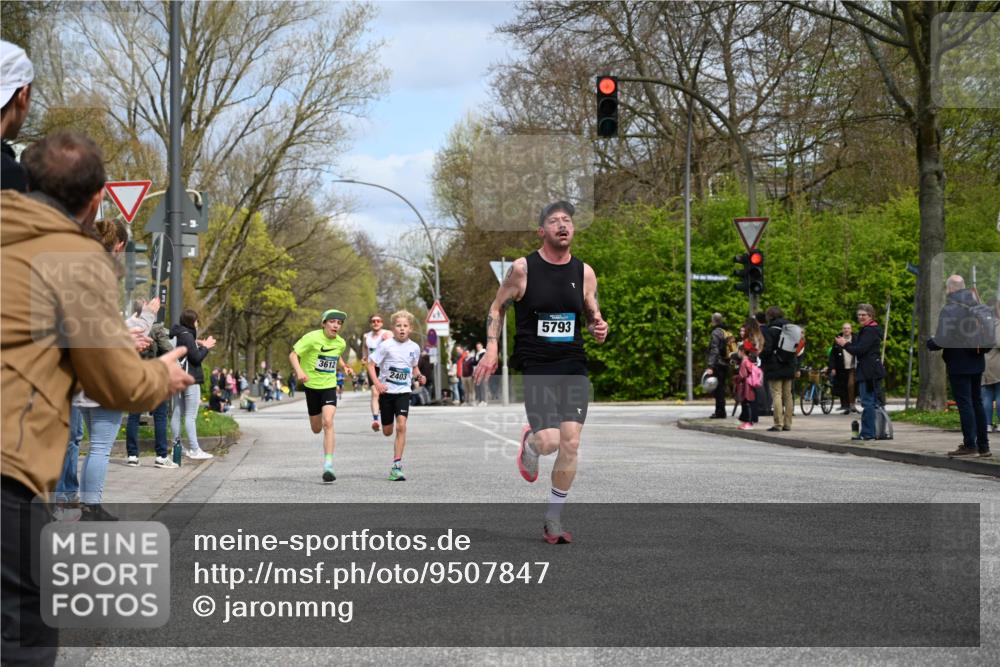 12.04.2026 - 45. Internationalen Wilhelmsburger Insellauf J. Mangold http://msf.ph/oto/9507847 12.04.2026 12:49:29 Ziel 5711, 5566, 3816, 5335, 3612, 2403, 5793, 5527, 4505, 5146 meine-sportfotos.de