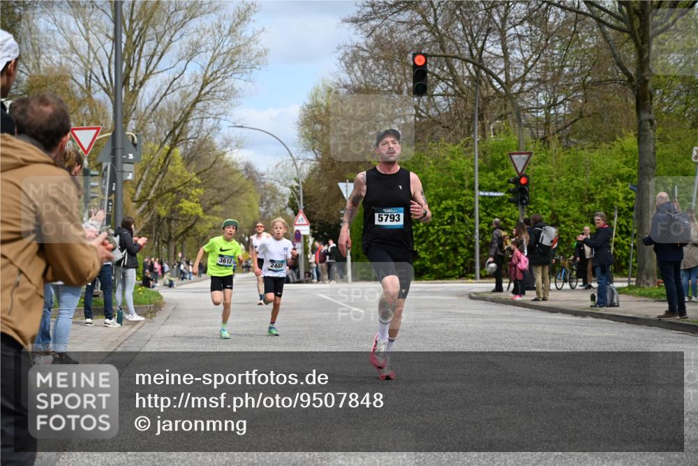12.04.2026 - 45. Internationalen Wilhelmsburger Insellauf J. Mangold http://msf.ph/oto/9507848 12.04.2026 12:49:29 Ziel 5711, 5566, 3816, 5335, 3612, 2403, 5793, 5527, 4505, 5146 meine-sportfotos.de