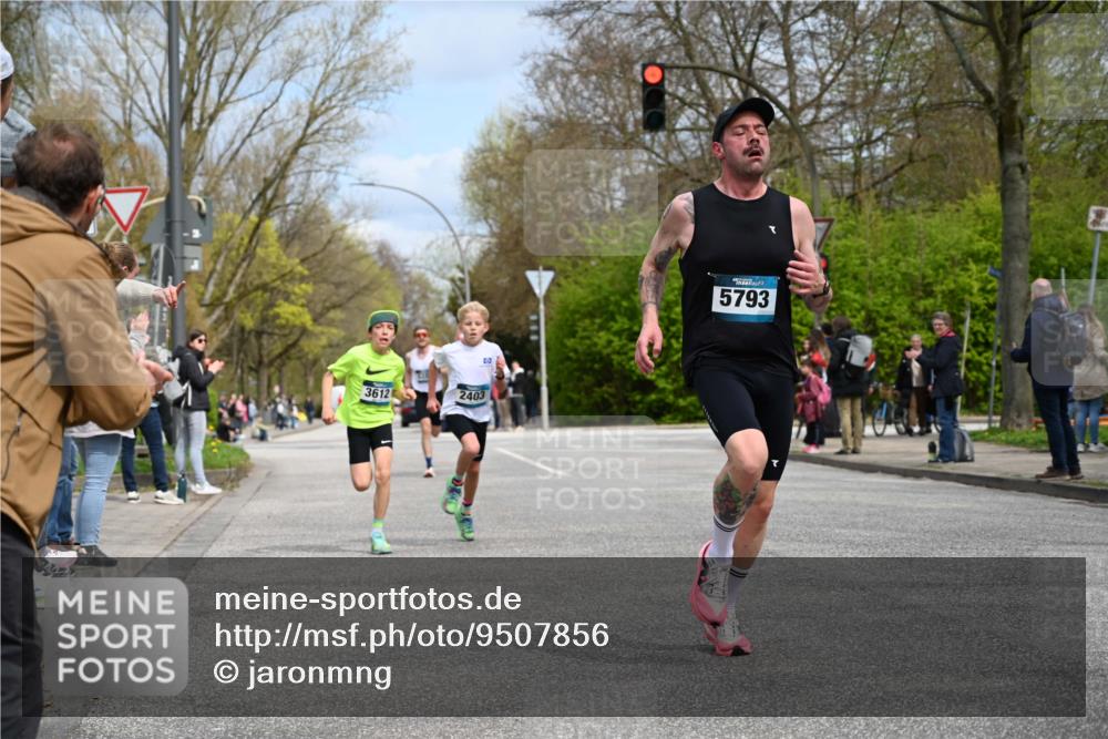 12.04.2026 - 45. Internationalen Wilhelmsburger Insellauf J. Mangold http://msf.ph/oto/9507856 12.04.2026 12:49:29 Ziel 5711, 5566, 3816, 5335, 3612, 2403, 5793, 5527, 4505, 5146 meine-sportfotos.de