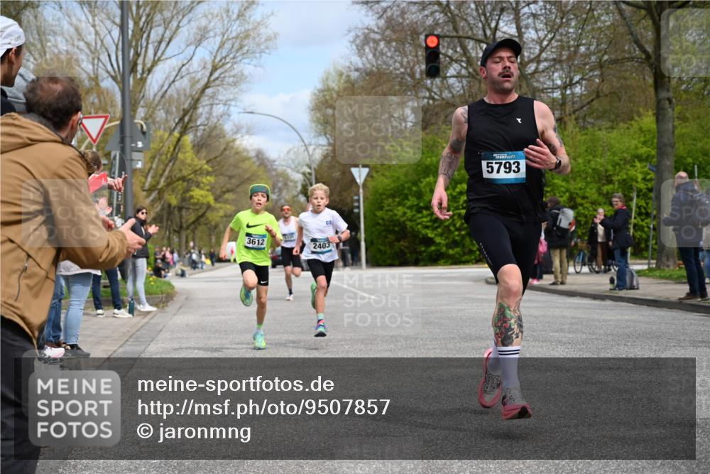 12.04.2026 - 45. Internationalen Wilhelmsburger Insellauf J. Mangold http://msf.ph/oto/9507857 12.04.2026 12:49:29 Ziel 5711, 5566, 3816, 5335, 3612, 2403, 5793, 5527, 4505, 5146 meine-sportfotos.de