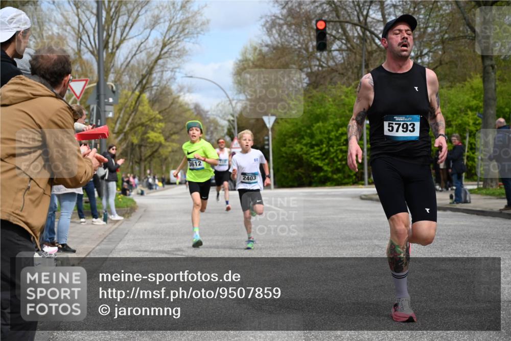 12.04.2026 - 45. Internationalen Wilhelmsburger Insellauf J. Mangold http://msf.ph/oto/9507859 12.04.2026 12:49:30 Ziel 5566, 3816, 5335, 3612, 2403, 5793, 5527, 5527, 4505, 5146, 5280 meine-sportfotos.de