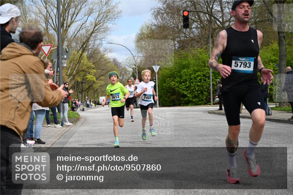 12.04.2026 - 45. Internationalen Wilhelmsburger Insellauf J. Mangold http://msf.ph/oto/9507860 12.04.2026 12:49:30 Ziel 5566, 3816, 5335, 3612, 2403, 5793, 5527, 5527, 4505, 5146, 5280 meine-sportfotos.de