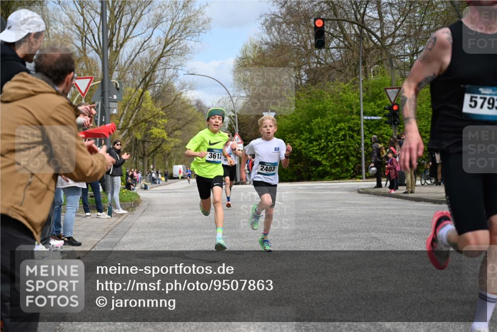 12.04.2026 - 45. Internationalen Wilhelmsburger Insellauf J. Mangold http://msf.ph/oto/9507863 12.04.2026 12:49:30 Ziel 5566, 3816, 5335, 3612, 2403, 5793, 5527, 5527, 4505, 5146, 5280 meine-sportfotos.de