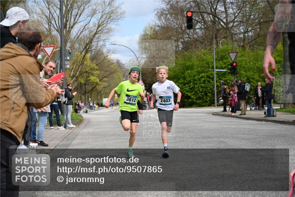 12.04.2026 - 45. Internationalen Wilhelmsburger Insellauf J. Mangold http://msf.ph/oto/9507865 12.04.2026 12:49:30 Ziel 5566, 3816, 5335, 3612, 2403, 5793, 5527, 5527, 4505, 5146, 5280 meine-sportfotos.de
