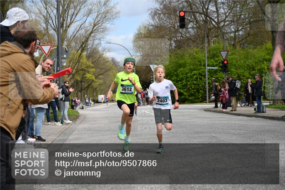 12.04.2026 - 45. Internationalen Wilhelmsburger Insellauf J. Mangold http://msf.ph/oto/9507866 12.04.2026 12:49:30 Ziel 5566, 3816, 5335, 3612, 2403, 5793, 5527, 5527, 4505, 5146, 5280 meine-sportfotos.de