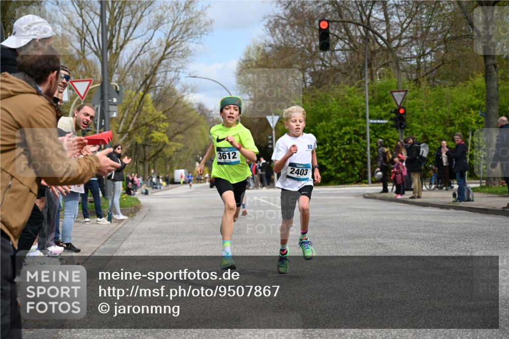 12.04.2026 - 45. Internationalen Wilhelmsburger Insellauf J. Mangold http://msf.ph/oto/9507867 12.04.2026 12:49:30 Ziel 5566, 3816, 5335, 3612, 2403, 5793, 5527, 5527, 4505, 5146, 5280 meine-sportfotos.de