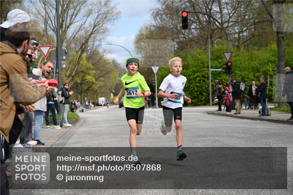 12.04.2026 - 45. Internationalen Wilhelmsburger Insellauf J. Mangold http://msf.ph/oto/9507868 12.04.2026 12:49:30 Ziel 5566, 3816, 5335, 3612, 2403, 5793, 5527, 5527, 4505, 5146, 5280 meine-sportfotos.de