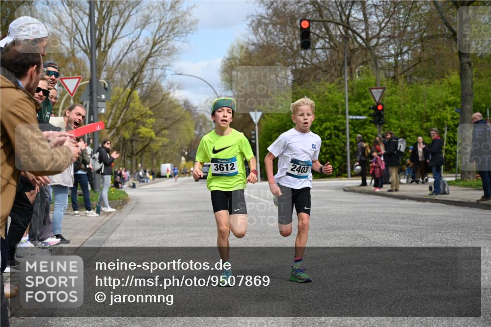 12.04.2026 - 45. Internationalen Wilhelmsburger Insellauf J. Mangold http://msf.ph/oto/9507869 12.04.2026 12:49:30 Ziel 5566, 3816, 5335, 3612, 2403, 5793, 5527, 5527, 4505, 5146, 5280 meine-sportfotos.de