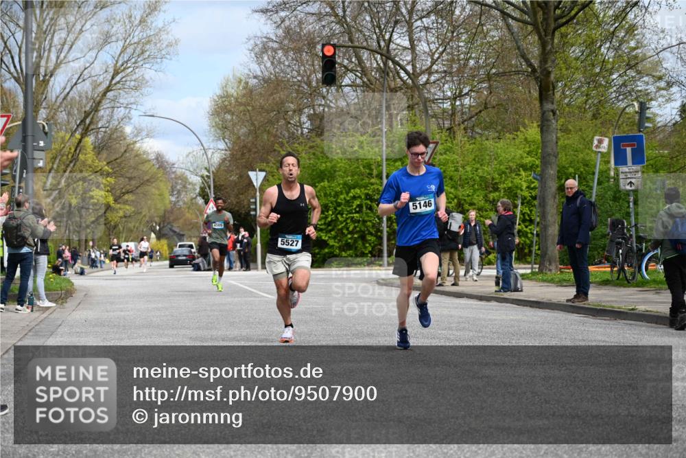 12.04.2026 - 45. Internationalen Wilhelmsburger Insellauf J. Mangold http://msf.ph/oto/9507900 12.04.2026 12:49:53 Ziel 5527, 4505, 5146, 5280, 5483, 2734, 5601, 5659, 5678 meine-sportfotos.de