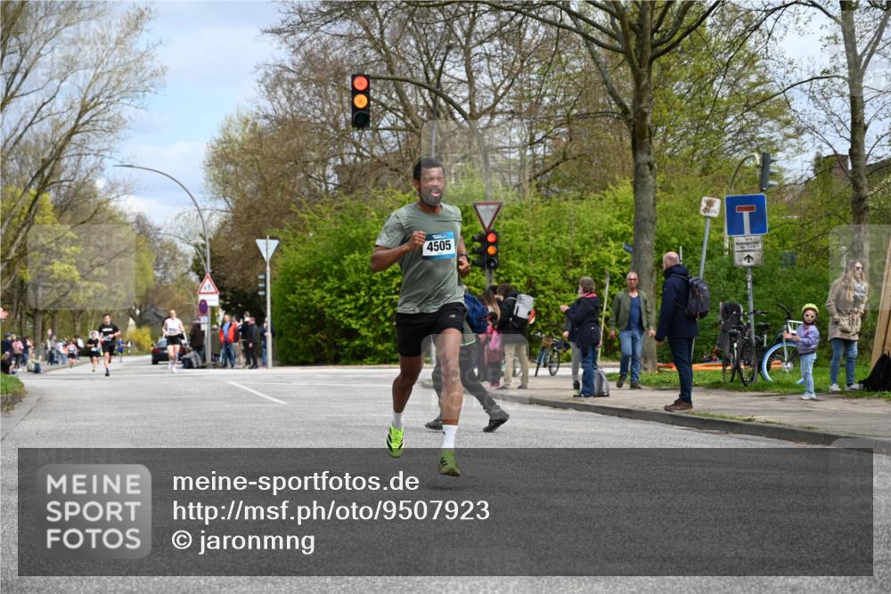 12.04.2026 - 45. Internationalen Wilhelmsburger Insellauf J. Mangold http://msf.ph/oto/9507923 12.04.2026 12:49:56 Ziel 5527, 4505, 5146, 5280, 5483, 5483, 2734, 5601, 5601, 5659, 5678 meine-sportfotos.de