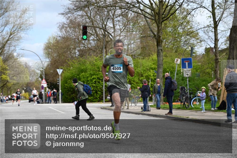 12.04.2026 - 45. Internationalen Wilhelmsburger Insellauf J. Mangold http://msf.ph/oto/9507927 12.04.2026 12:49:56 Ziel 5527, 4505, 5146, 5280, 5483, 5483, 2734, 5601, 5601, 5659, 5678 meine-sportfotos.de