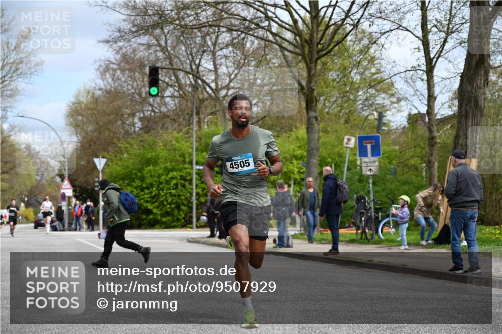 12.04.2026 - 45. Internationalen Wilhelmsburger Insellauf J. Mangold http://msf.ph/oto/9507929 12.04.2026 12:49:56 Ziel 5527, 4505, 5146, 5280, 5483, 5483, 2734, 5601, 5601, 5659, 5678 meine-sportfotos.de