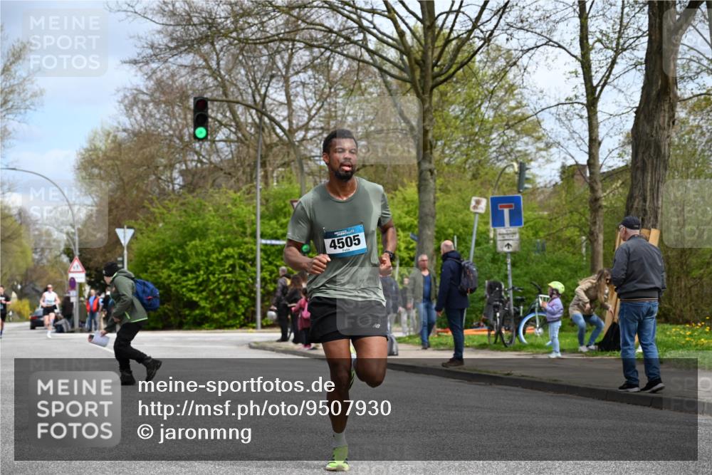 12.04.2026 - 45. Internationalen Wilhelmsburger Insellauf J. Mangold http://msf.ph/oto/9507930 12.04.2026 12:49:57 Ziel 5527, 4505, 5146, 5280, 5483, 2734, 5601, 5659, 5678 meine-sportfotos.de