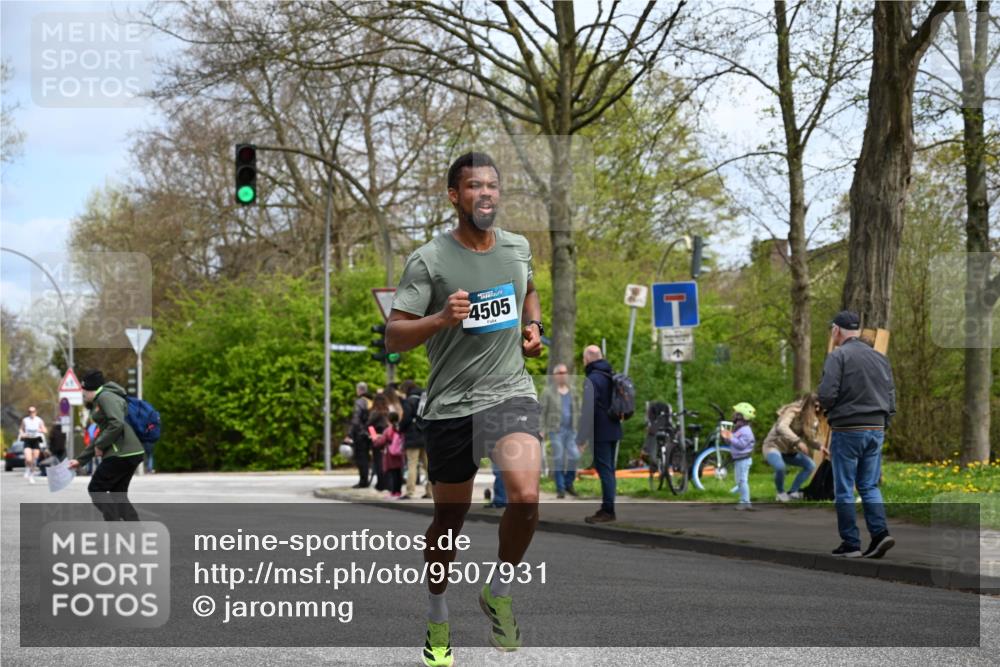 12.04.2026 - 45. Internationalen Wilhelmsburger Insellauf J. Mangold http://msf.ph/oto/9507931 12.04.2026 12:49:57 Ziel 5527, 4505, 5146, 5280, 5483, 2734, 5601, 5659, 5678 meine-sportfotos.de