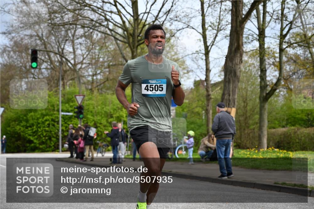 12.04.2026 - 45. Internationalen Wilhelmsburger Insellauf J. Mangold http://msf.ph/oto/9507935 12.04.2026 12:49:57 Ziel 5527, 4505, 5146, 5280, 5483, 2734, 5601, 5659, 5678 meine-sportfotos.de