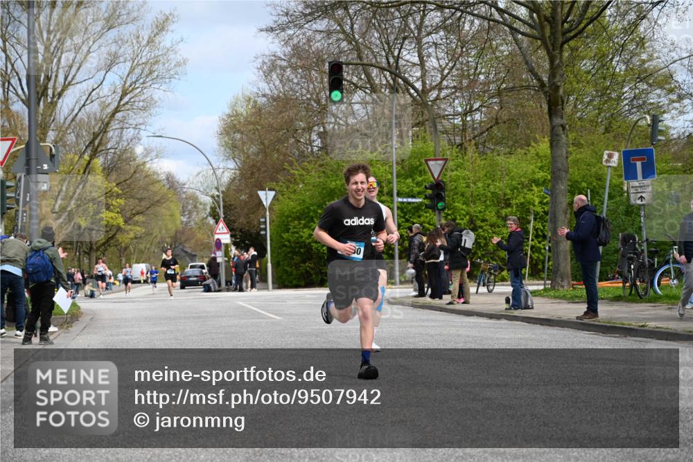 12.04.2026 - 45. Internationalen Wilhelmsburger Insellauf J. Mangold http://msf.ph/oto/9507942 12.04.2026 12:50:04 Ziel 5527, 4505, 5146, 5280, 5483, 2734, 2734, 5601, 5659, 5678 meine-sportfotos.de