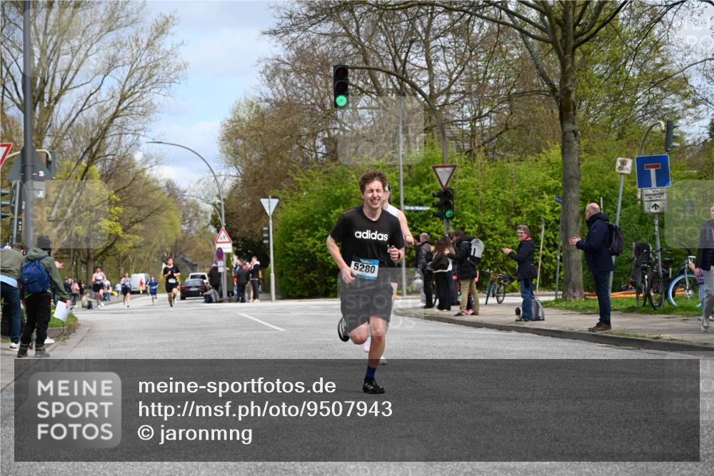 12.04.2026 - 45. Internationalen Wilhelmsburger Insellauf J. Mangold http://msf.ph/oto/9507943 12.04.2026 12:50:04 Ziel 5527, 4505, 5146, 5280, 5483, 2734, 2734, 5601, 5659, 5678 meine-sportfotos.de
