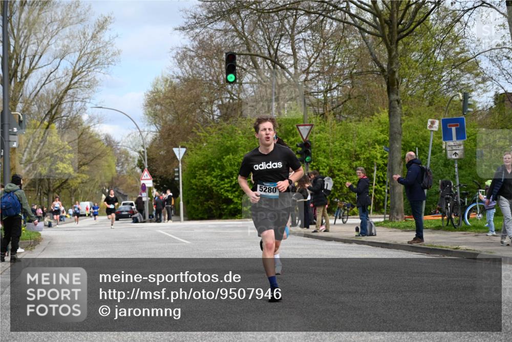 12.04.2026 - 45. Internationalen Wilhelmsburger Insellauf J. Mangold http://msf.ph/oto/9507946 12.04.2026 12:50:05 Ziel 5527, 4505, 5146, 5280, 5483, 2734, 5601, 5659, 5678 meine-sportfotos.de